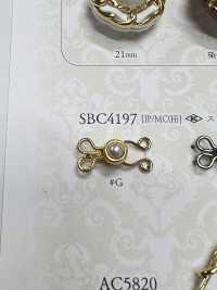 SBC4197 珍珠彈簧鉤 愛麗絲鈕扣 更多照片